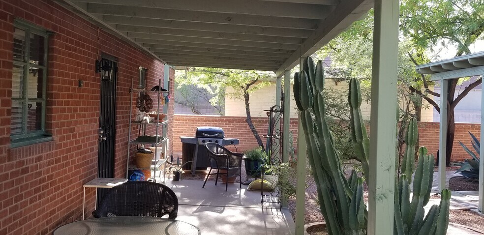 Large Covered Patio - 922 E Coronado Rd