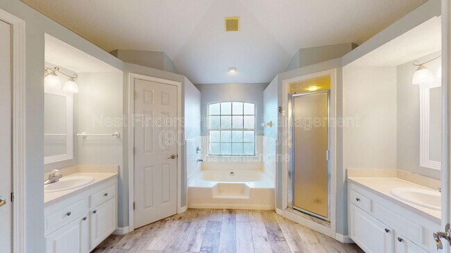 Building Photo - 281 Village Green Ave