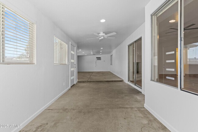 Building Photo - 2442 E Diamond Ave