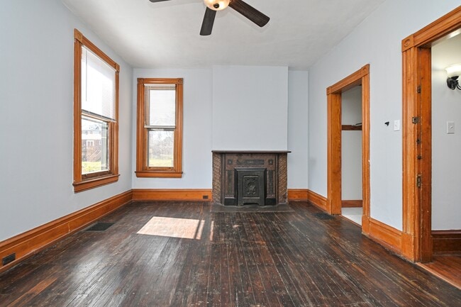 Building Photo - 735 Considine Ave