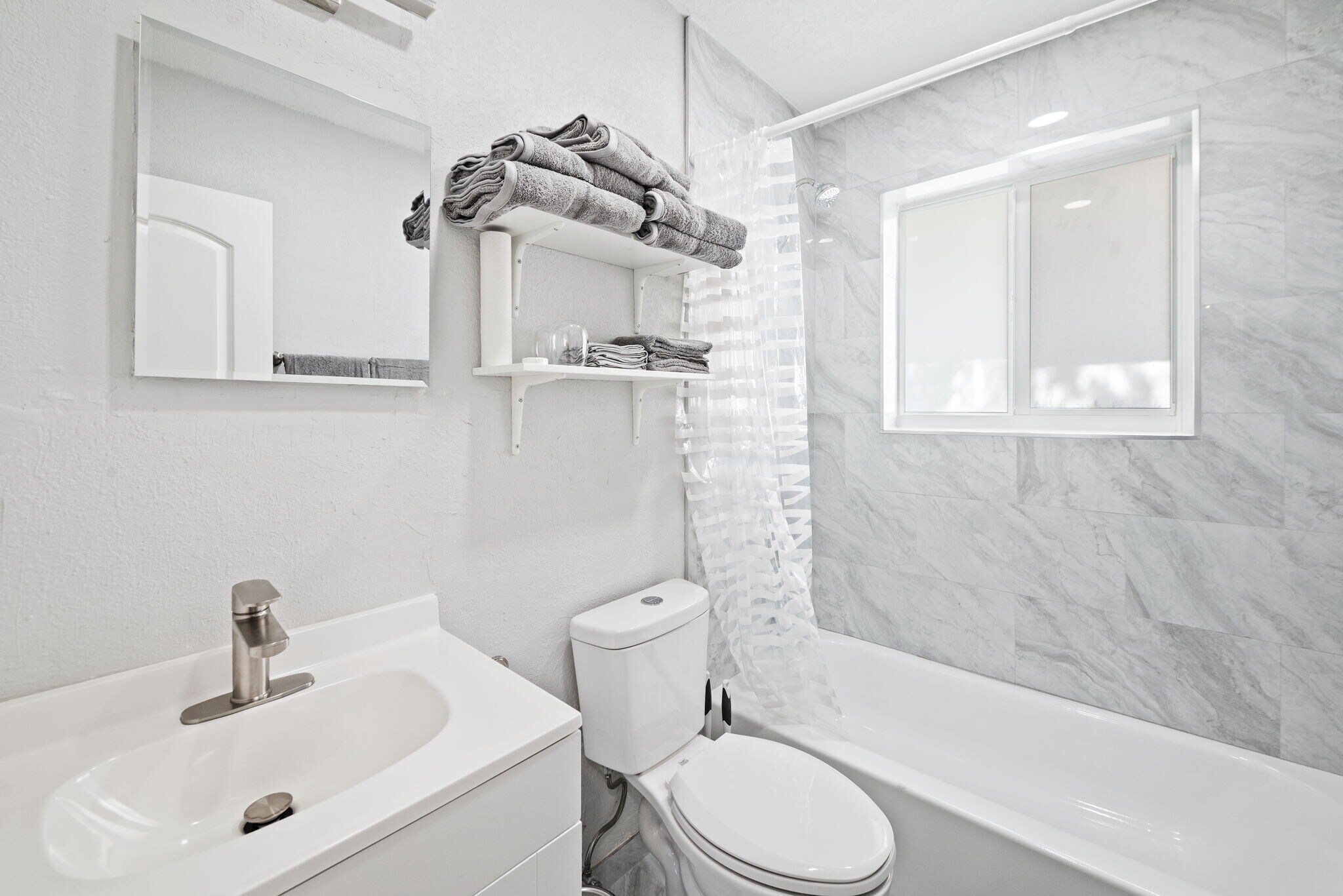 Building Photo - 1244 NW 2nd Ave