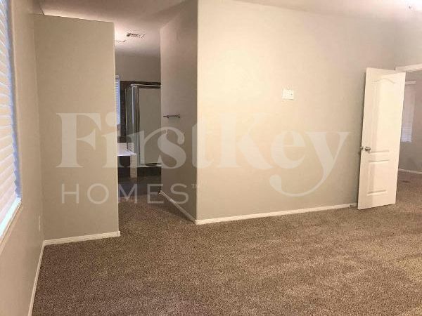 Building Photo - 10828 Avenzano St