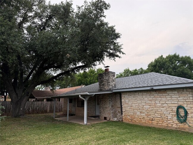 Building Photo - 3907 Rolling Hill