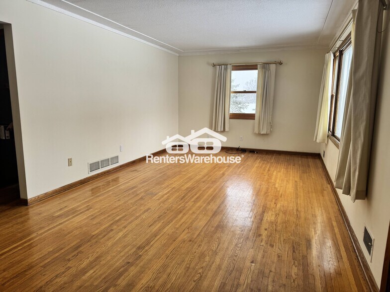 Building Photo - 8225 20th Ave N