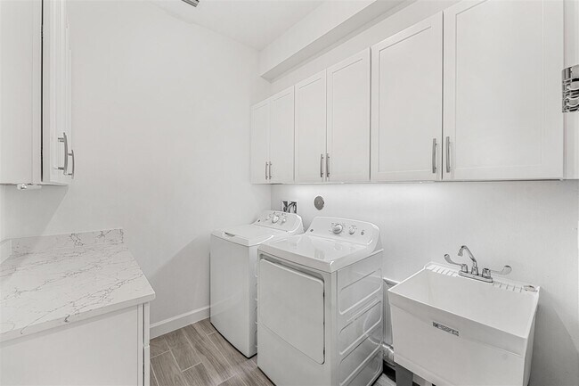Building Photo - 2479 Millennium Cir