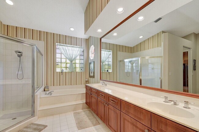 Building Photo - 4489 Kensington Park Way