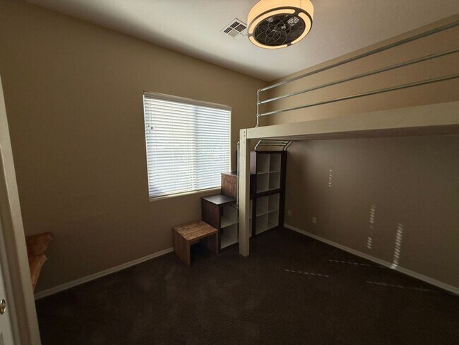 Building Photo - Beautiful 6 Bedroom - 4 Bath w/Private Poo...