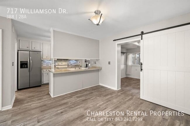 Building Photo - 717 Williamson Dr