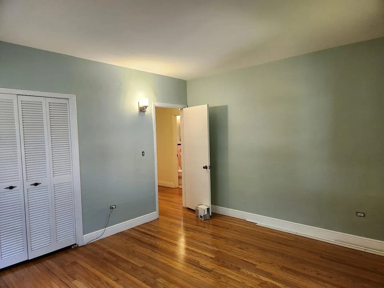 Building Photo - 531 Oriole Ave