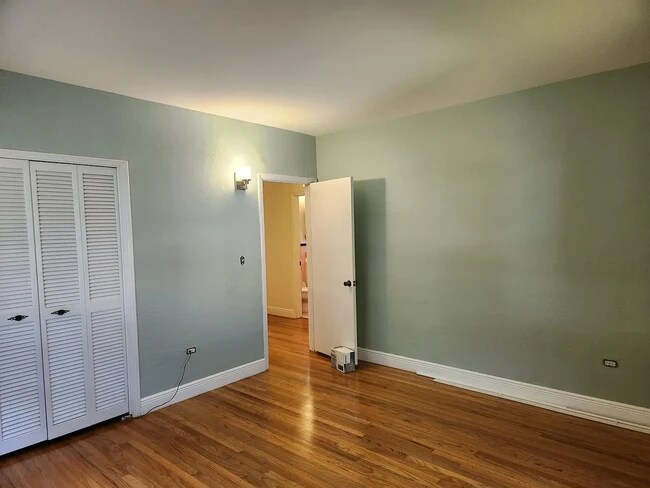 Building Photo - 531 Oriole Ave