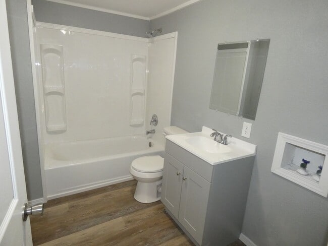 Building Photo - 3 bedroom, 1 bath