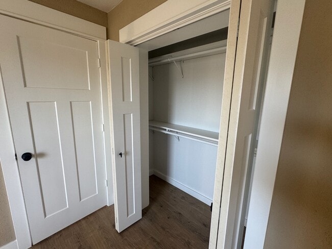 Building Photo - 218 S Oak St