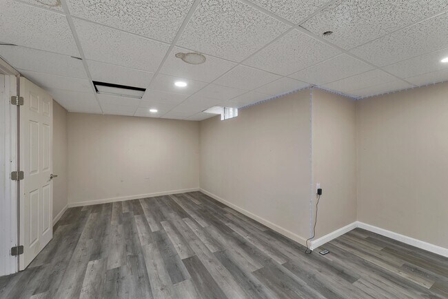 Building Photo - 32 Suffolk Ct