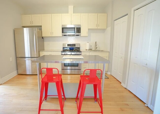 Building Photo - 2940 N Allen Ave