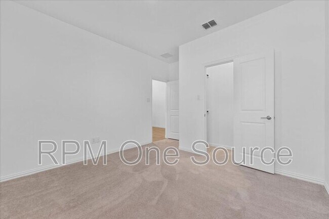 Building Photo - 812 Morwenna Rd