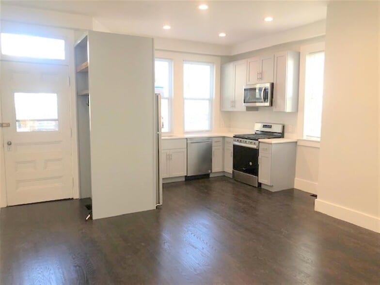 Building Photo - 75 Kinnaird St