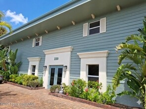 Building Photo - 220 Columbia Dr