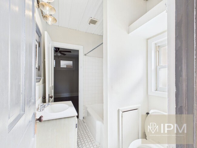 Building Photo - 219 S Union St