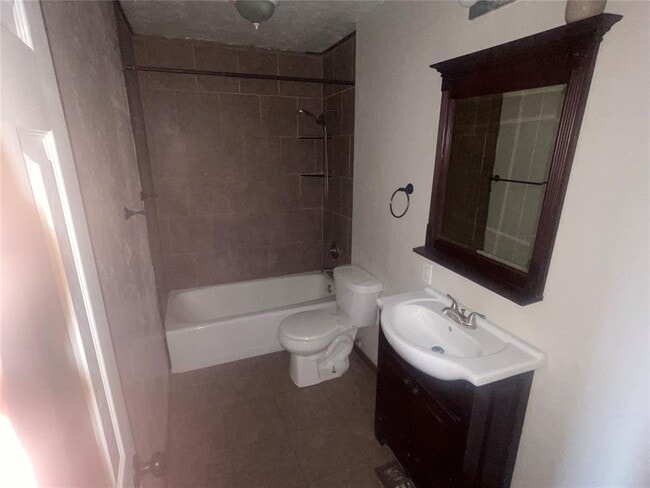 Building Photo - 1202 Kaiser