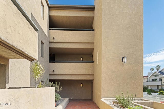 Building Photo - 960 San Pasqual St