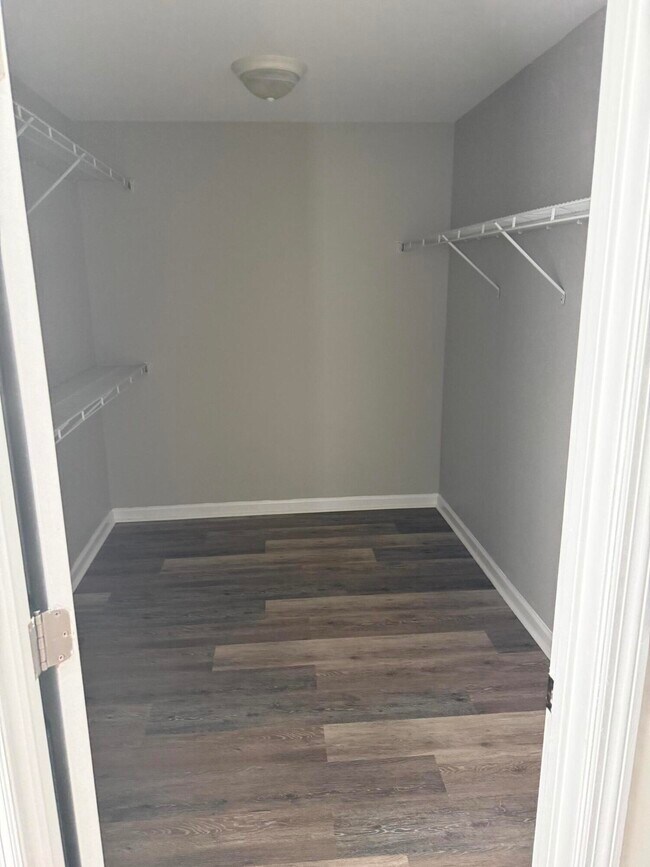 Building Photo - 804 Melanie Ln