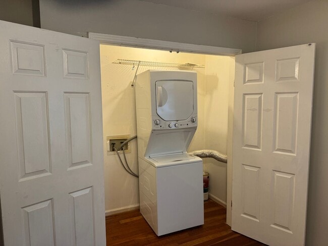 Building Photo - Great 1BR Unit