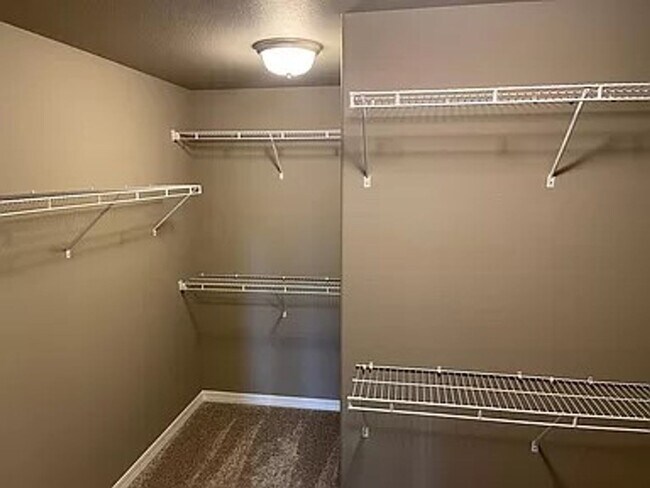 Building Photo - Gorgeous 4-Bed Home in Enclaves at Mountain Vista (D49)