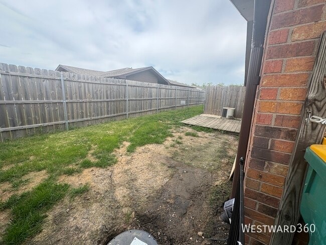 Building Photo - 2205 Bogdan Ln S