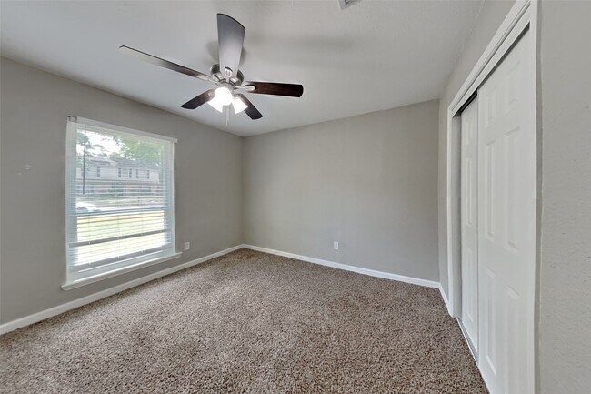 Building Photo - 10210 Rippling Fields Dr