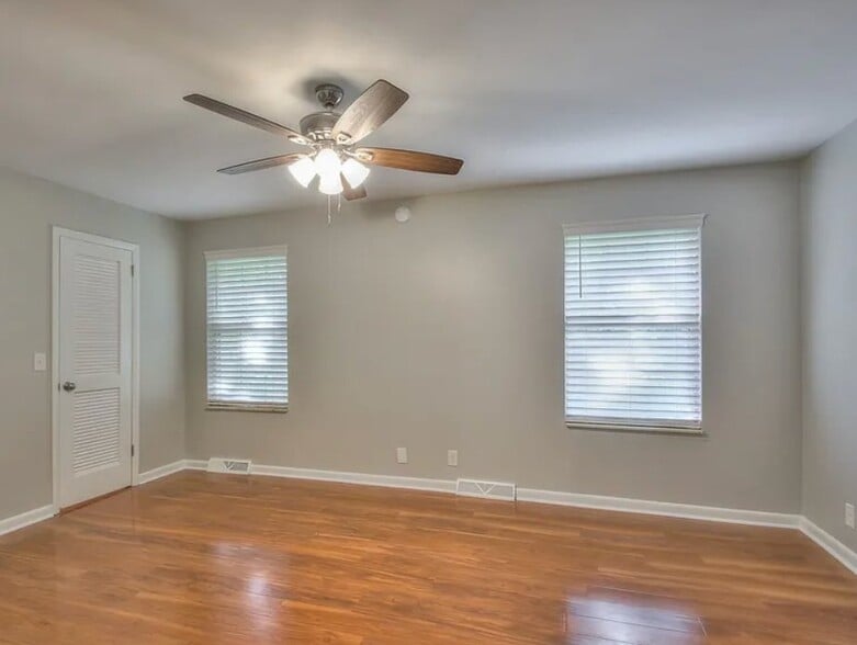 Building Photo - 5506 Country Dr