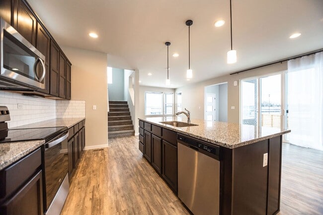 Building Photo - Beautiful Home in Mosaic Neighborhood