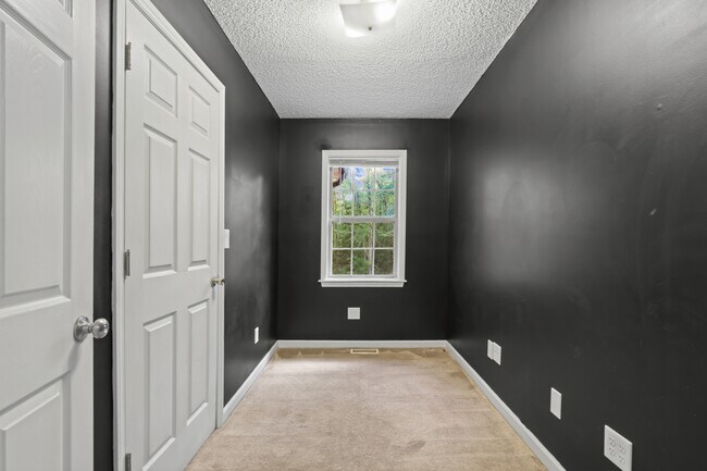 Building Photo - 598 Slick Rock Rd