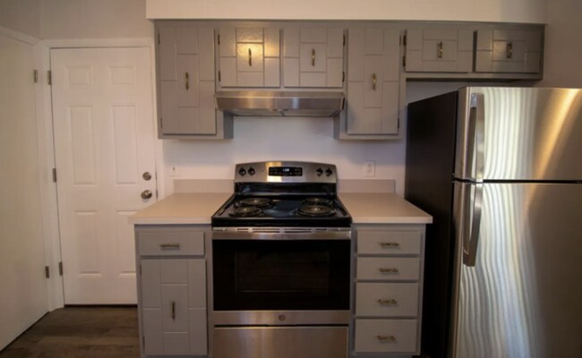 Building Photo - Charming 2-Bed Home with Oversized Backyar...