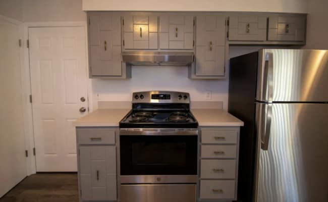 Building Photo - Cozy 2-Bed Home with Large Backyard & Garage