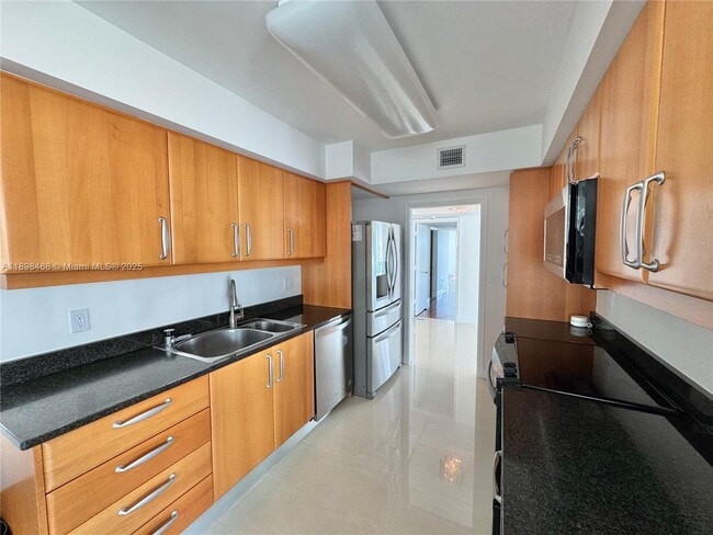 Building Photo - 16500 Collins Ave