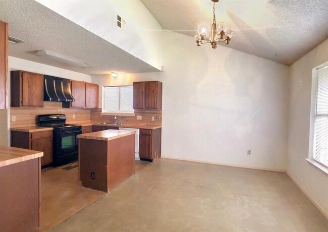 Building Photo - 2816 Norfolk Dr
