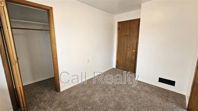 Building Photo - 12019 E Valleyway Ave