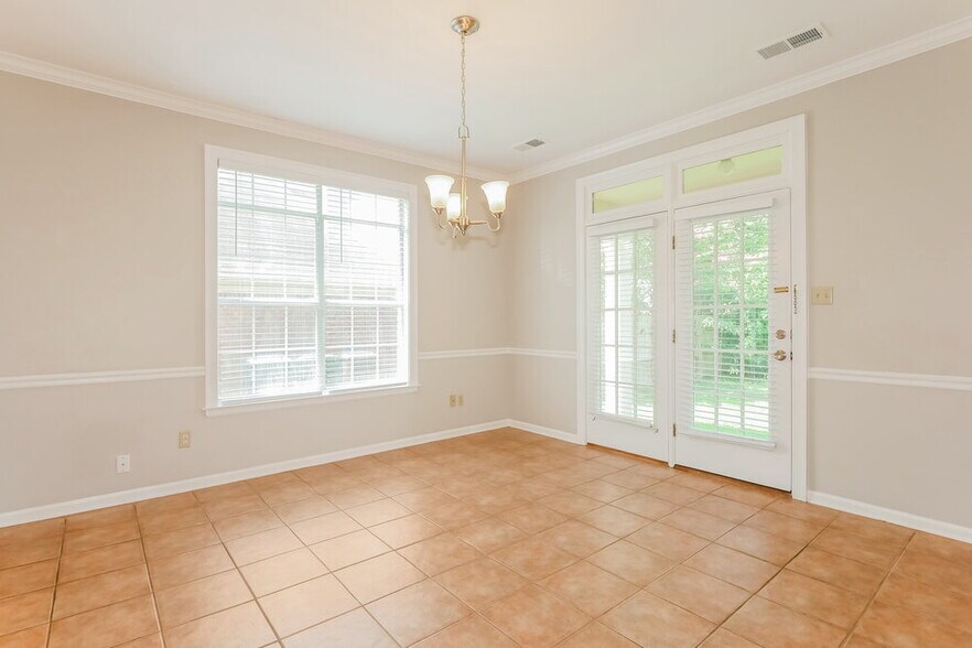 Building Photo - 4077 Course View Dr