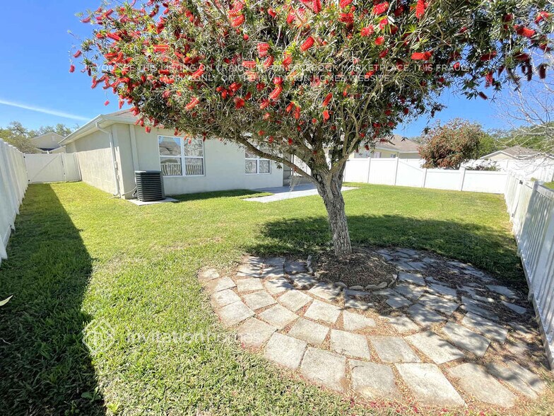 Building Photo - 35847 Jenny Lynne Cir