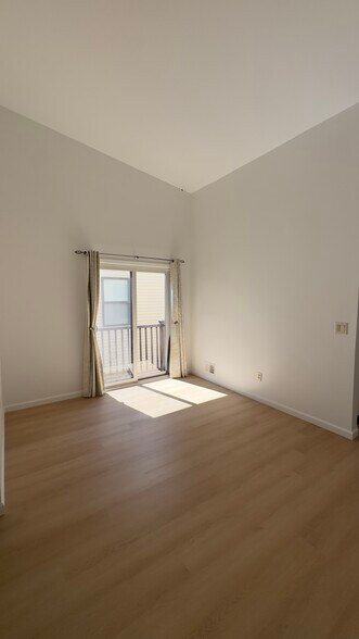 Building Photo - 1714 Spruce Hills Dr