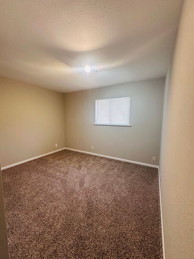 Building Photo - For Lease 3 Bed | 2 Bath | Open Concept | Vaulted Ceilings | 2-Car Garage| Corpus Christi