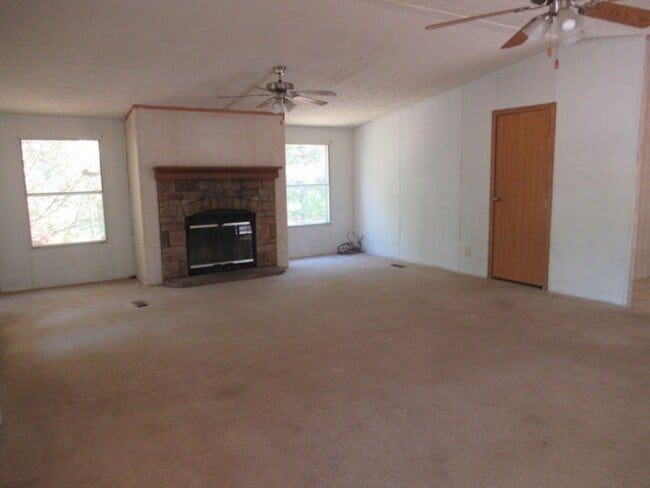 Building Photo - 406 Crystal Dr