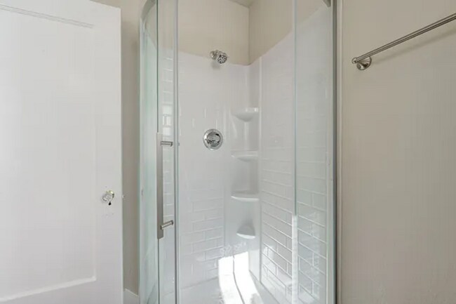 Building Photo - Renovated 4-plex in Paseo with modern 1-be...
