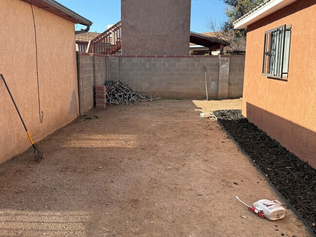 Building Photo - Remodeled 3 Br, 2 Ba, with major appliances