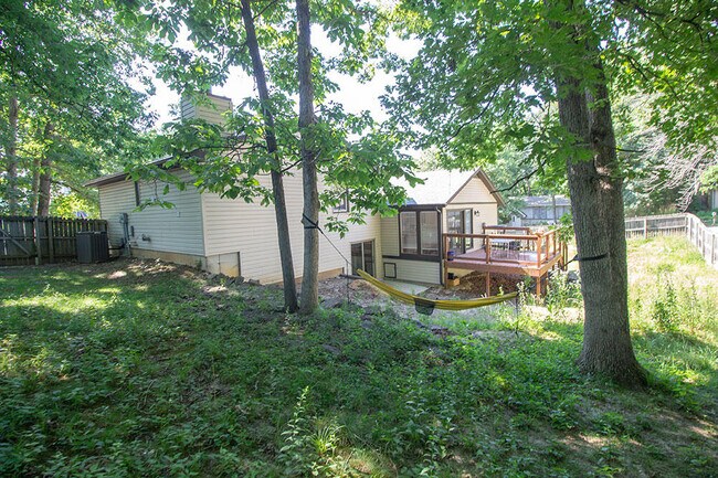 Building Photo - 3104 Oak Lawn Dr