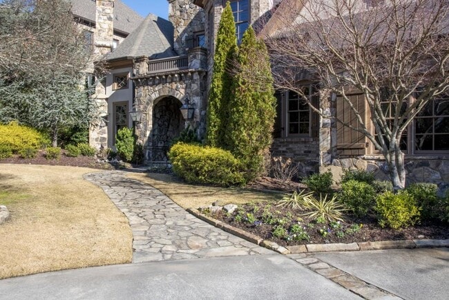 Building Photo - 2170 Heathermoor Hill Dr NE