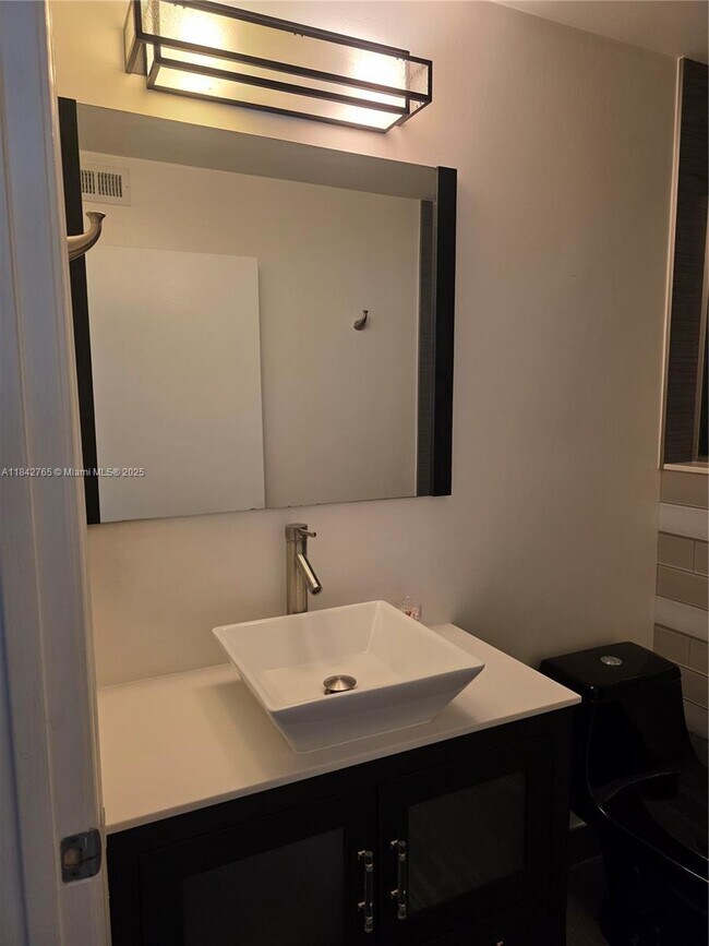 Building Photo - 1365 Crystal Way