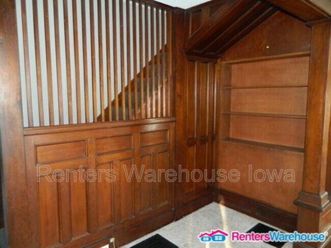 Building Photo - 1008 S Jefferson Way