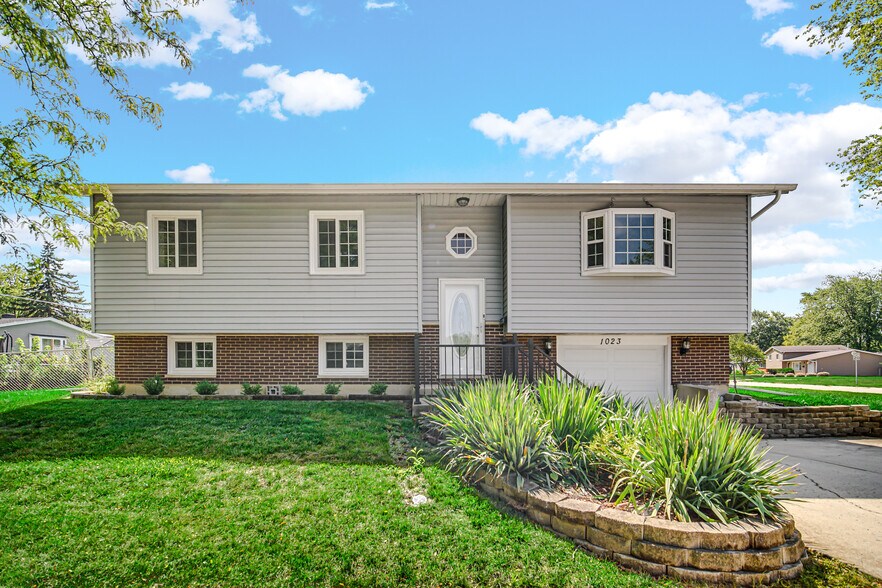 Building Photo - 1023 Westchester Dr