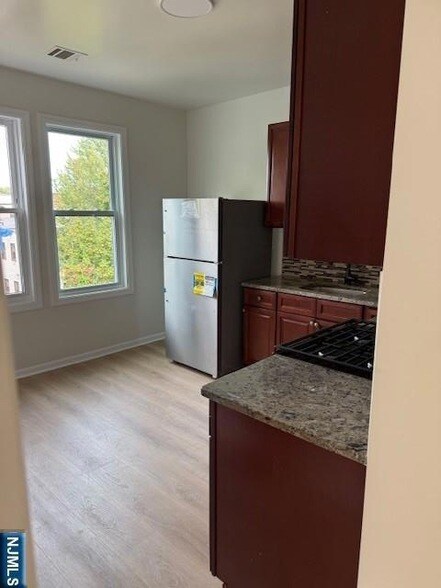 Building Photo - 611 S 19th St